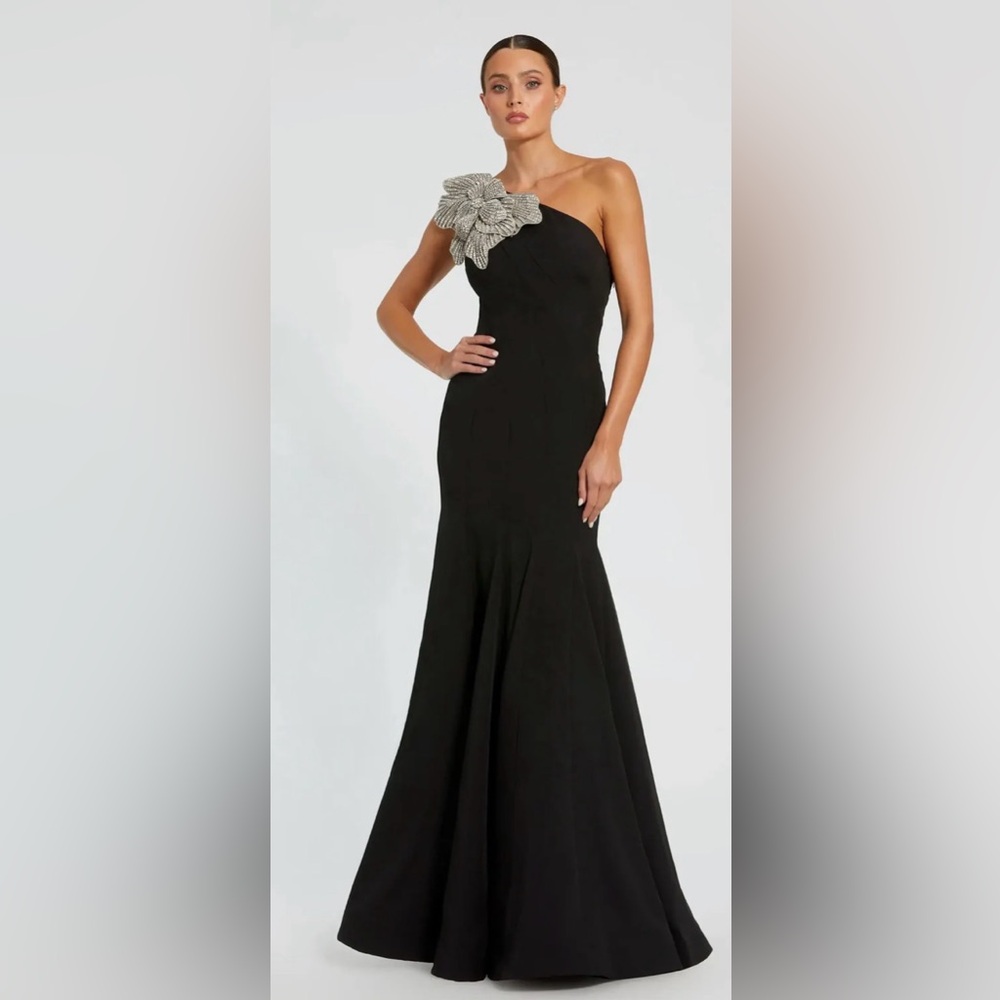 Mac Duggal Black One-Shoulder Gown with Silver Floral Appliqué Accent